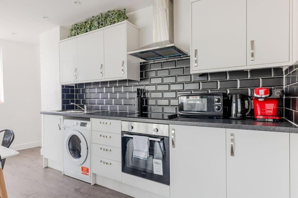Vertigo Boutique Sleeps 4 London Kingston upon Thames  Extérieur photo